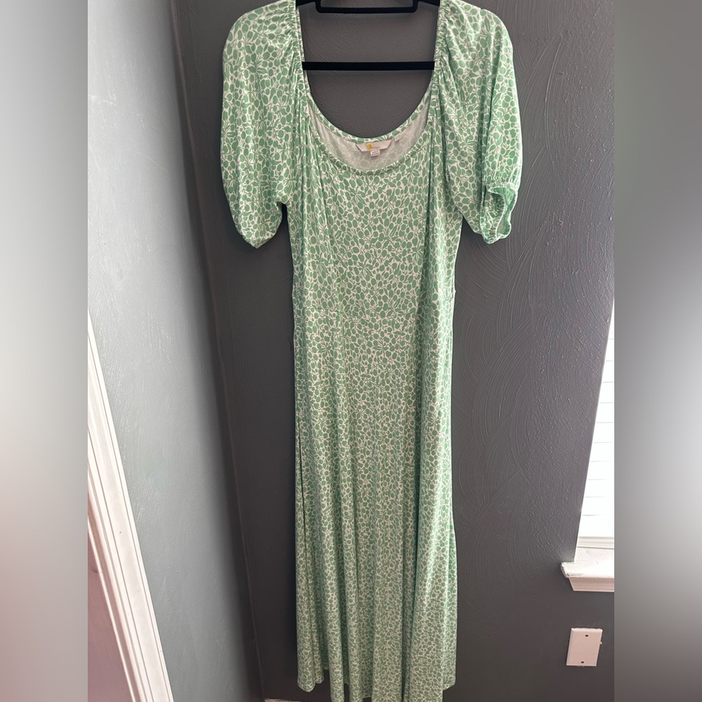 Boden Dress with Puff Sleeves and Scoop Neck